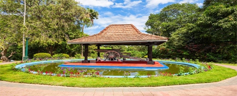 kandy lake and royal palace park